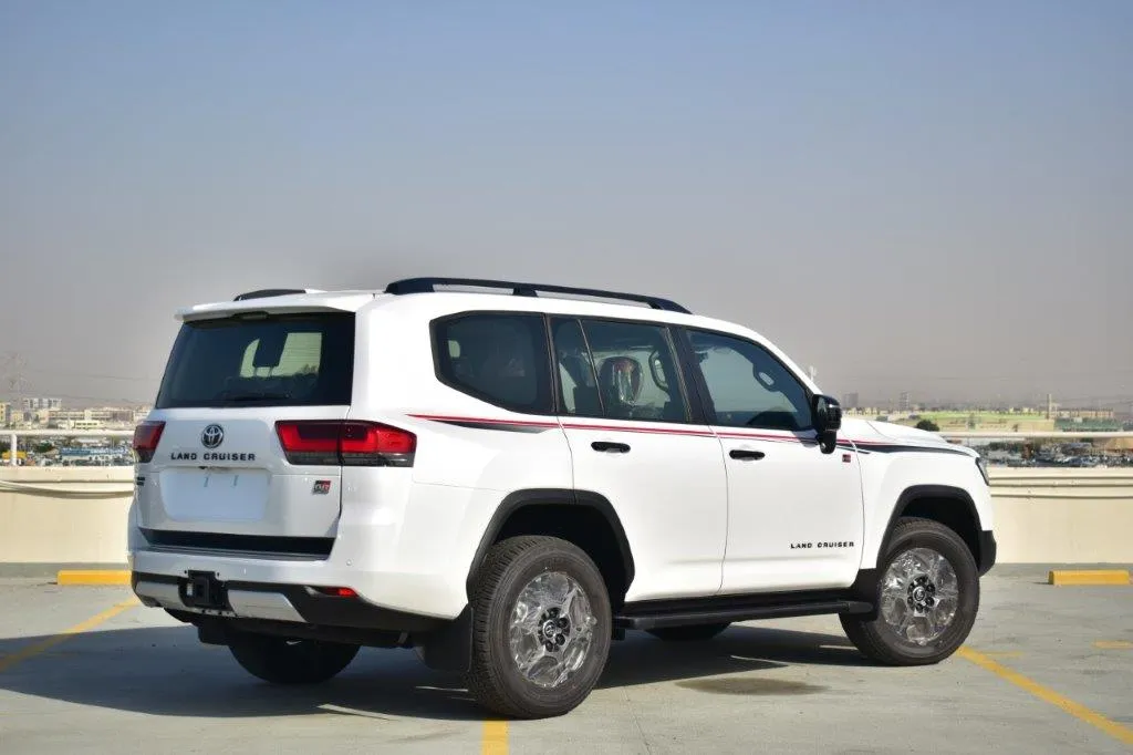 Toyota Land Cruiser Diesel for Sale in Dubai | 2023 Toyota Land Cruiser 300 GR Sport V6 3.3L Diesel